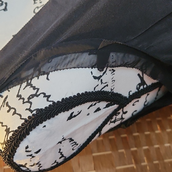 Donna Karan Elegant Black Long Sexy VNeck Evening Gown With Sheer Detailing Sz S - Picture 6 of 11